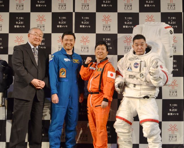爆笑問題・太田、宇宙服にグッタリ？フォトギャラリー（21枚目）