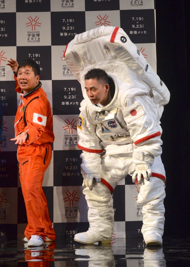 爆笑問題・太田、宇宙服にグッタリ？フォトギャラリー（23枚目）