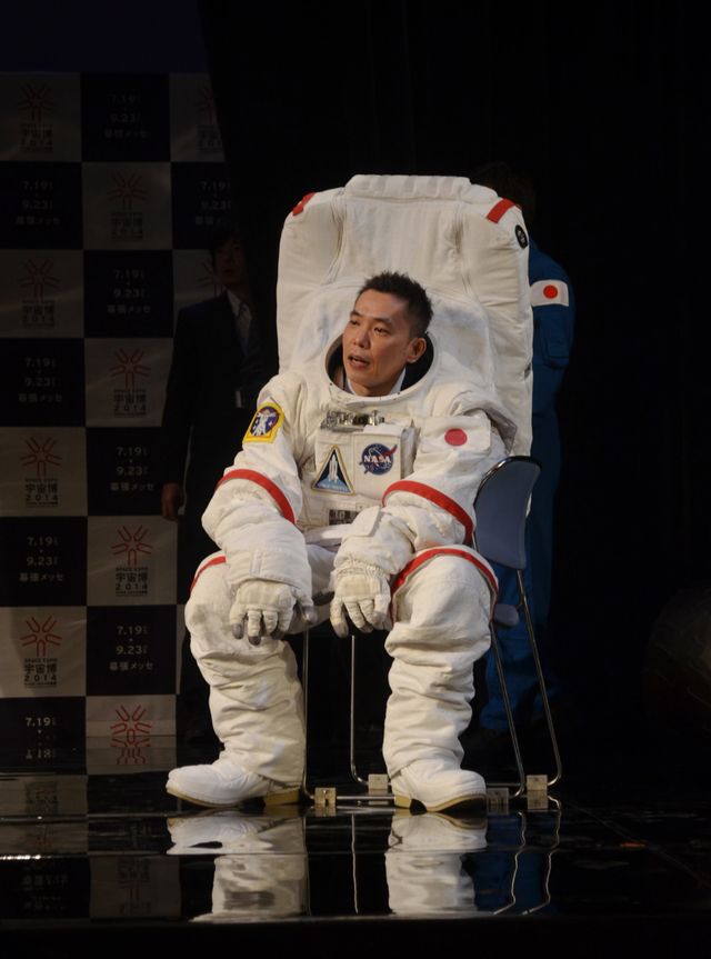 爆笑問題・太田、宇宙服にグッタリ？フォトギャラリー（25枚目）