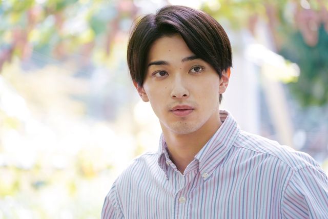 松坂桃李＆多部未華子の相合傘カットも！『流浪の月』場面写真（6枚目）