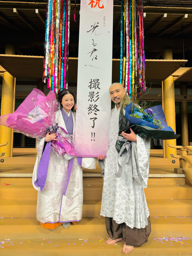 道長の剃髪姿！吉高由里子＆柄本佑、晩年の扮装で「光る君へ」撮了報告（2枚目）