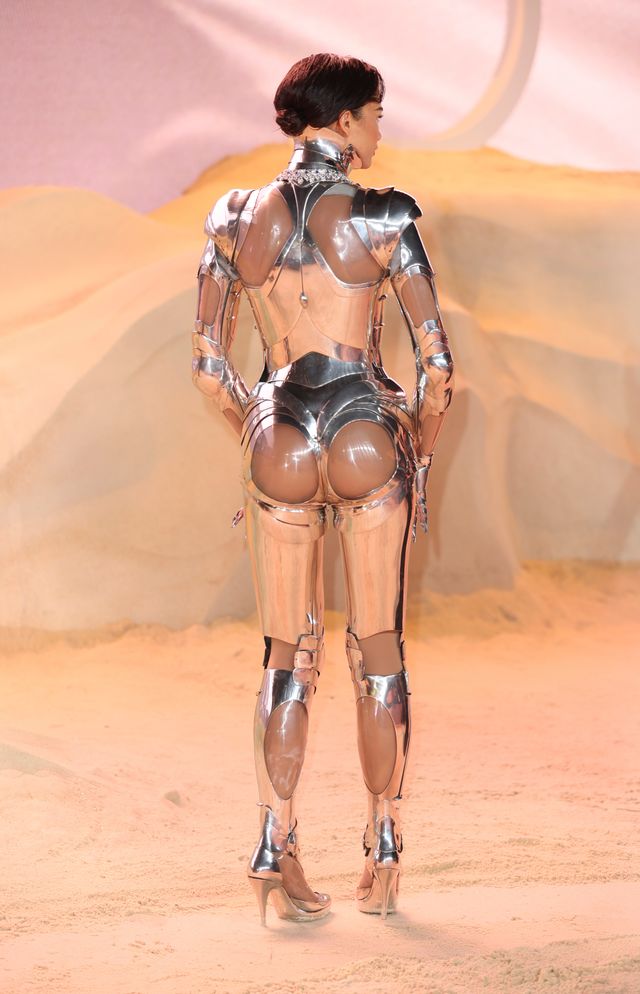 『デューン　砂の惑星PART2』ロンドンプレミアでのゼンデイヤ（3枚目）