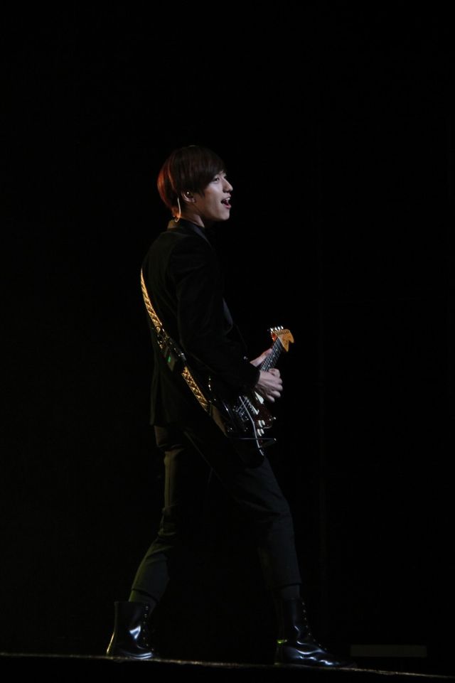 佐藤健がベース生演奏！CRUDE PLAYライブ披露ギャラリー（5枚目）