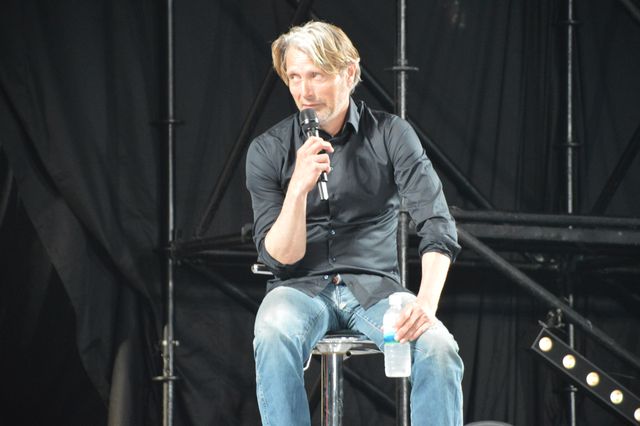 マッツ・ミケルセン、色気がダダ漏れ…「大阪コミコン2023」ステージ写真集（2枚目）