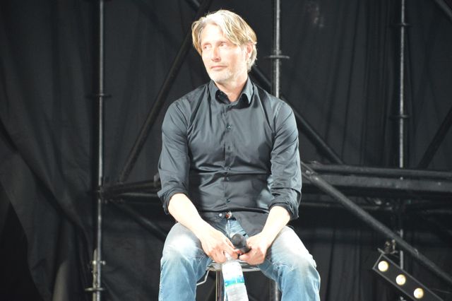 マッツ・ミケルセン、色気がダダ漏れ…「大阪コミコン2023」ステージ写真集（4枚目）