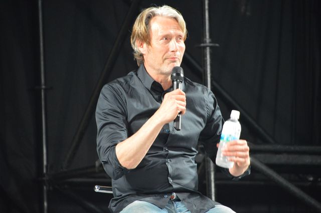 マッツ・ミケルセン、色気がダダ漏れ…「大阪コミコン2023」ステージ写真集（5枚目）