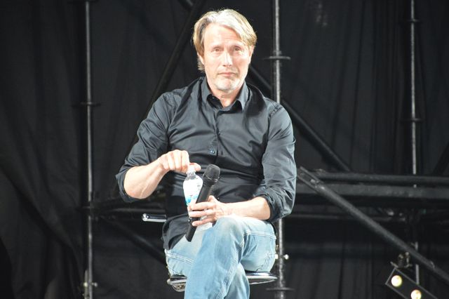 マッツ・ミケルセン、色気がダダ漏れ…「大阪コミコン2023」ステージ写真集（7枚目）