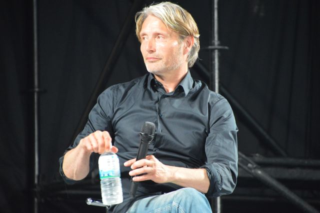 マッツ・ミケルセン、色気がダダ漏れ…「大阪コミコン2023」ステージ写真集（8枚目）