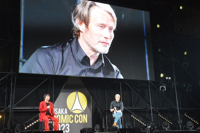 マッツ・ミケルセン、色気がダダ漏れ…「大阪コミコン2023」ステージ写真集（9枚目）