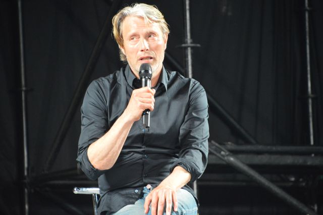 マッツ・ミケルセン、色気がダダ漏れ…「大阪コミコン2023」ステージ写真集（11枚目）