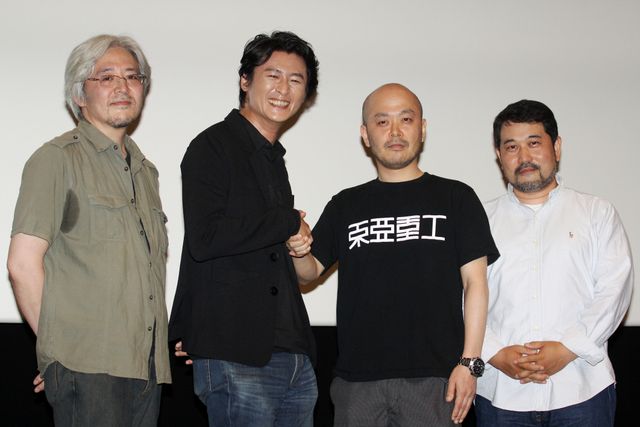大人気SFアニメチームが熱いトーク！　（左から）黄瀬和哉総監督、冲方丁、弐瓶勉、瀬下寛之監督