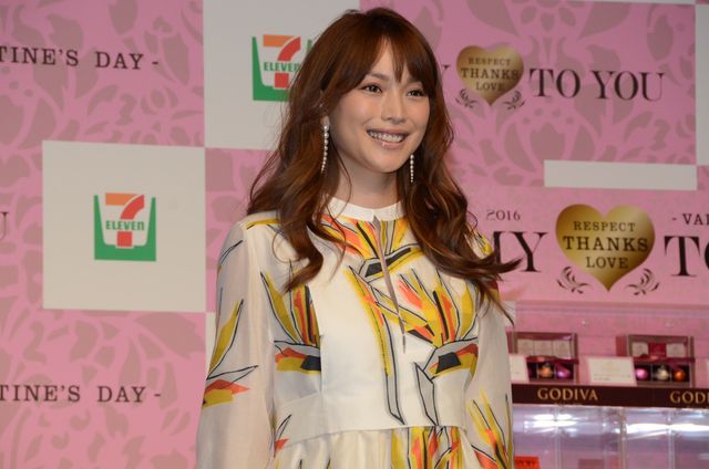 エビちゃん幸せオーラ全開！「セブン‐イレブンバレンタインイベント2016」フォトギャラリー（3枚目）