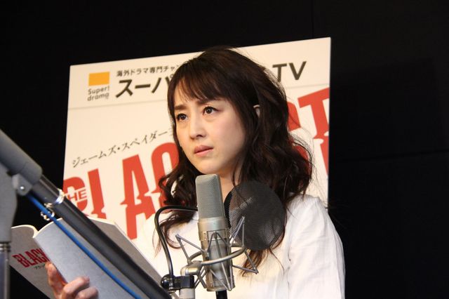 真剣な表情でアフレコに臨む相田翔子