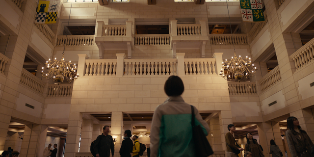 「今際の国のアリス」再びの渋谷＆“ビーチ”！シーズン3新場面写真（3枚目）