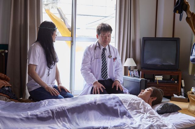 松山ケンイチ＆染谷将太＆佐藤二朗が集合！ドラマ「聖☆おにいさん」場面写真（3枚目）