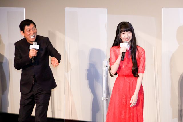 明石家さんま、Cocomiらが鏡開き！『漁港の肉子ちゃん』公開記念舞台あいさつ（11枚目）