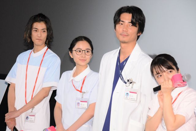 佐藤健、白衣姿がイケメンすぎ！ドラマ「恋はつづくよどこまでも」プレミアム試写会＆舞台あいさつ（10枚目）