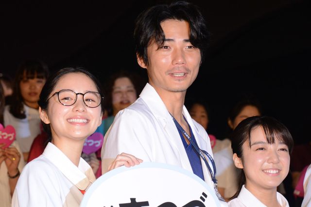 佐藤健、白衣姿がイケメンすぎ！ドラマ「恋はつづくよどこまでも」プレミアム試写会＆舞台あいさつ（18枚目）