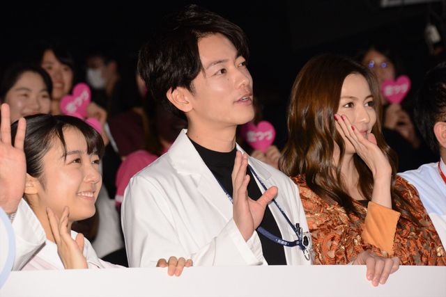 佐藤健、白衣姿がイケメンすぎ！ドラマ「恋はつづくよどこまでも」プレミアム試写会＆舞台あいさつ（19枚目）