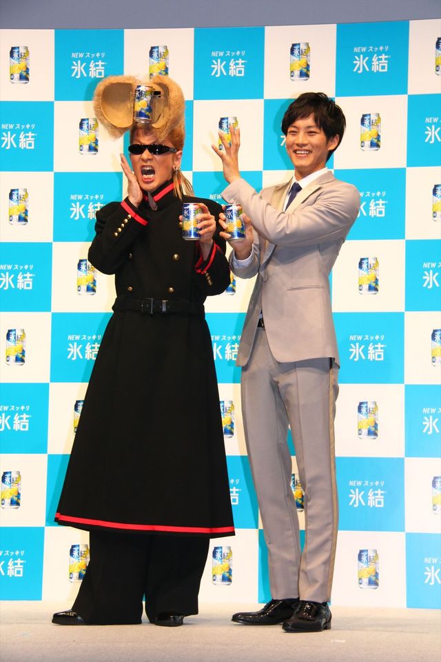 松坂桃李が綾小路翔のリーゼントを割っちゃった！「キリン 氷結」新CM発表会ギャラリー（2枚目）
