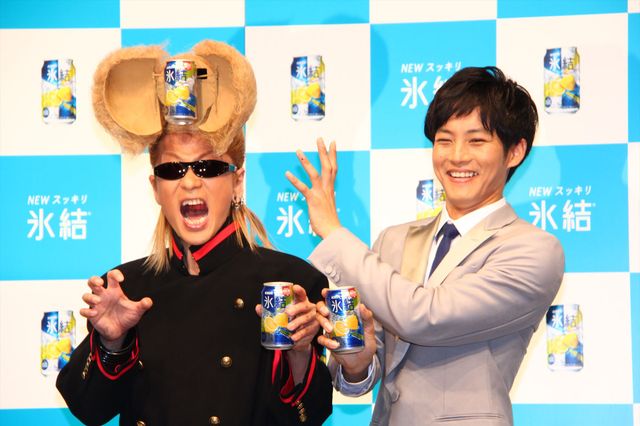 松坂桃李が綾小路翔のリーゼントを割っちゃった！「キリン 氷結」新CM発表会ギャラリー（9枚目）