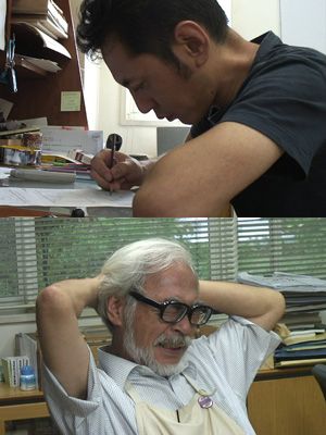 （上）絵コンテを描きながらも、鉛筆が進まない宮崎吾朗（下）吾朗の絵を前に苦悩する宮崎駿