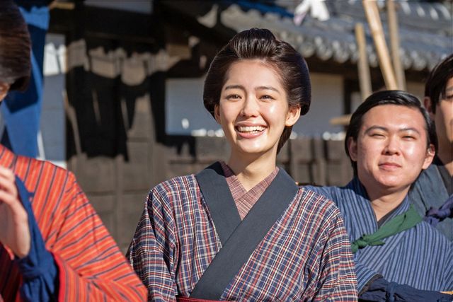 妻となるヒロインは浜辺美波！「らんまん」豪華キャスト写真（5枚目）