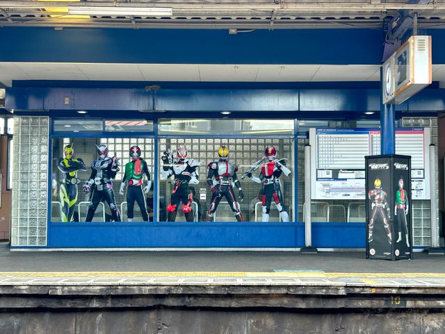 京都・三条駅が「俺、参上」駅に！「仮面ライダー展」京阪線コラボクイズラリー＆特別列車の内装（9枚目）