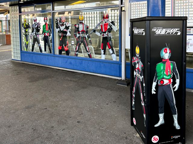京都・三条駅が「俺、参上」駅に！「仮面ライダー展」京阪線コラボクイズラリー＆特別列車の内装（10枚目）