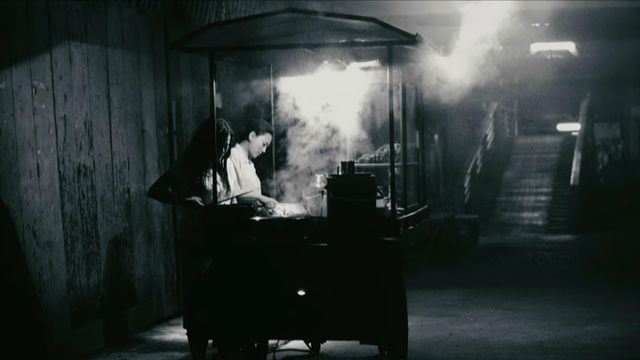 血まみれ…映画『人肉ラーメン』場面写真（3枚目）