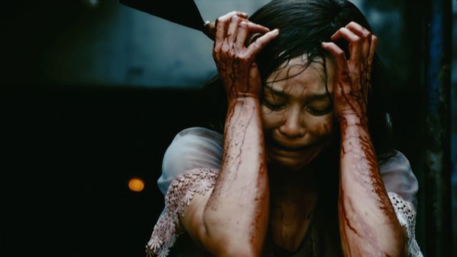 血まみれ…映画『人肉ラーメン』場面写真（4枚目）