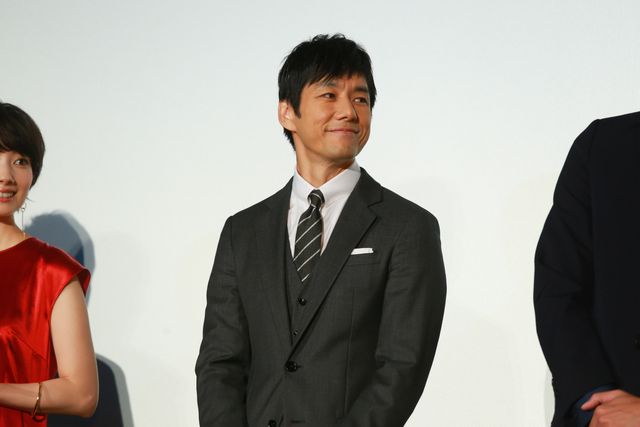 波瑠×西島秀俊『オズランド　笑顔の魔法おしえます。』公開記念舞台あいさつ（4枚目）