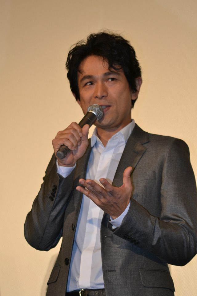 『脳男』初日舞台あいさつフォトギャラリー（2枚目）