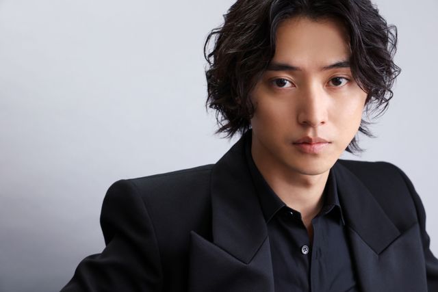 山崎賢人＆清野菜名、2ショット×ソロカット撮りおろし＜11枚＞（4枚目）