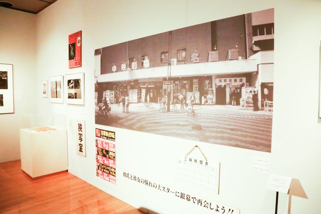閉館された映画館の看板、座席も展示「写真展 映画館　映写技師／写真家 中馬聰の仕事」ギャラリー（3枚目）