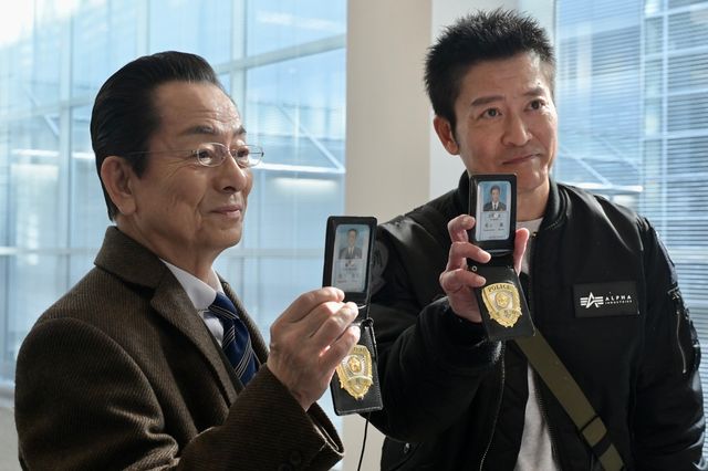 右京に迫る謎の男たち…「相棒season23」第18話（最終回SP前篇）場面カット（2枚目）