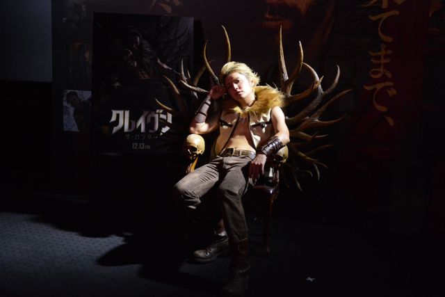 手越祐也、マーベルキャラのコスプレで「テイッ！」 映画『クレイヴン・ザ・ハンター』トークイベント（2枚目）