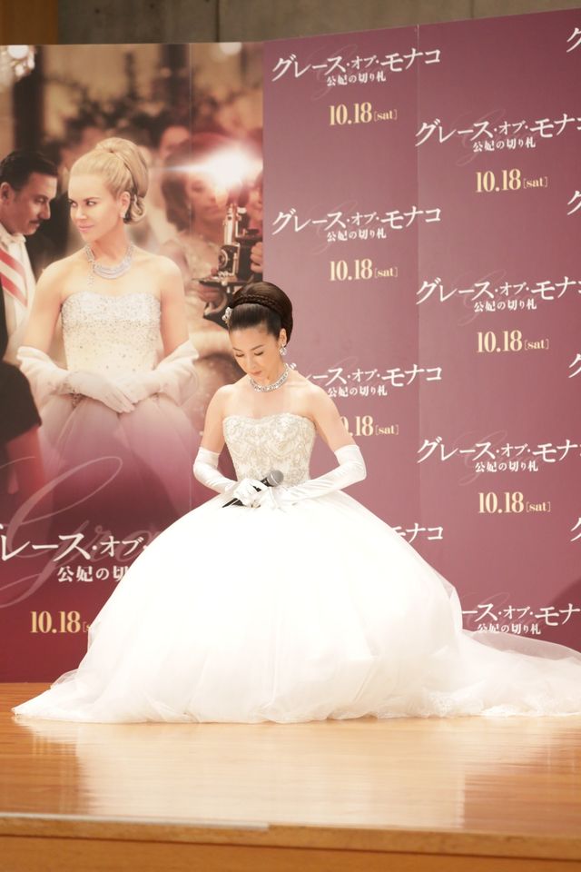 美しい！1億円のジュエリーを身に着けた檀れいフォトギャラリー：フォトギャラリー