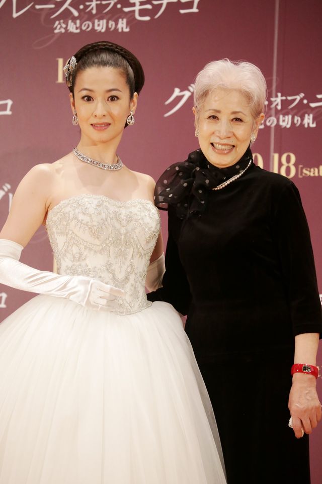 美しい！1億円のジュエリーを身に着けた檀れいフォトギャラリー（8枚目）