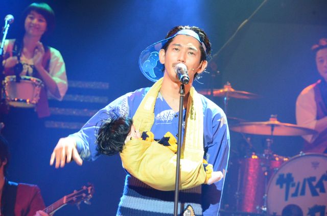 瑛太、歌声も披露　宮藤官九郎作ロックオペラにアドレナリン全開　画像ギャラリー：フォトギャラリー