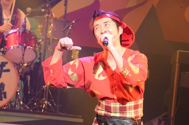 瑛太、歌声も披露　宮藤官九郎作ロックオペラにアドレナリン全開　画像ギャラリー（5枚目）