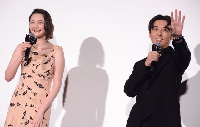 飯豊まりえ、玉城ティナが美麗衣装で登壇！高橋一生主演『岸辺露伴は動かない　懺悔室』公開記念舞台あいさつ（2枚目）