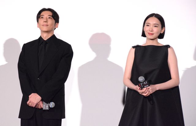飯豊まりえ、玉城ティナが美麗衣装で登壇！高橋一生主演『岸辺露伴は動かない　懺悔室』公開記念舞台あいさつ（7枚目）