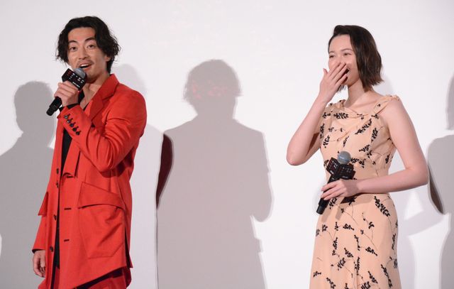 飯豊まりえ、玉城ティナが美麗衣装で登壇！高橋一生主演『岸辺露伴は動かない　懺悔室』公開記念舞台あいさつ（8枚目）