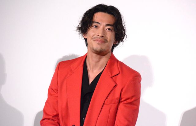 飯豊まりえ、玉城ティナが美麗衣装で登壇！高橋一生主演『岸辺露伴は動かない　懺悔室』公開記念舞台あいさつ（14枚目）