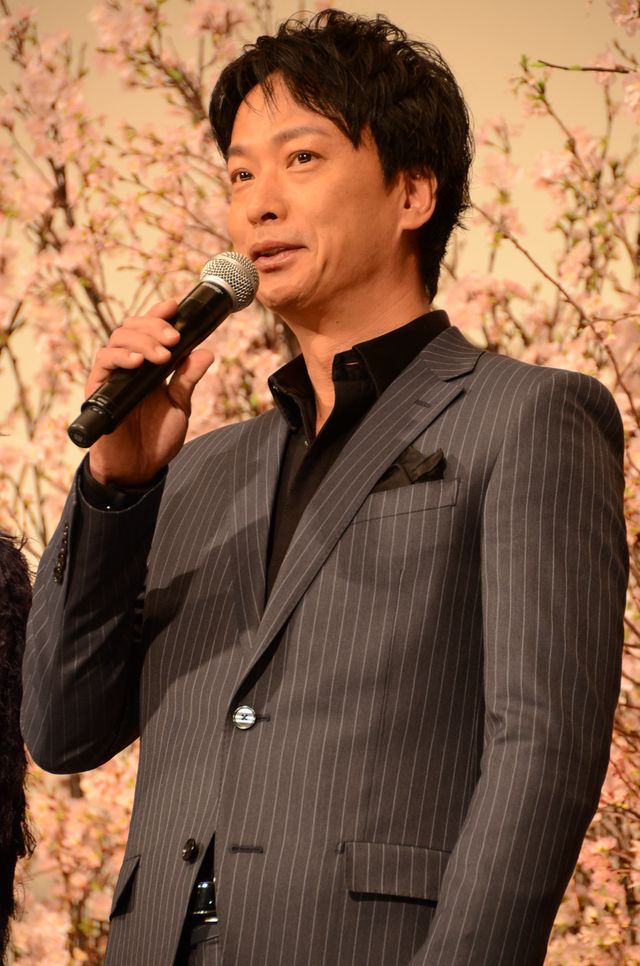 高良健吾チョコをがぶっ！『悼む人』初日舞台あいさつ（7枚目）