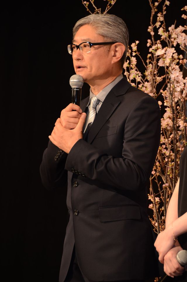 高良健吾チョコをがぶっ！『悼む人』初日舞台あいさつ（9枚目）