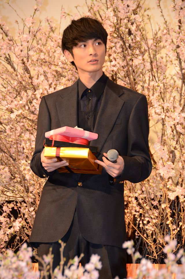 高良健吾チョコをがぶっ！『悼む人』初日舞台あいさつ（10枚目）