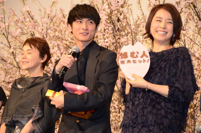 高良健吾チョコをがぶっ！『悼む人』初日舞台あいさつ（16枚目）