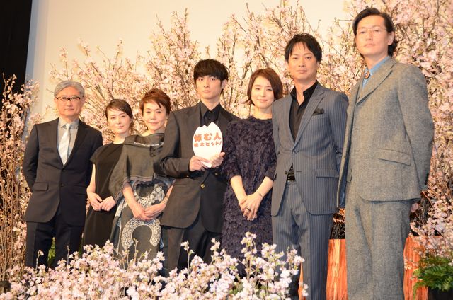 高良健吾チョコをがぶっ！『悼む人』初日舞台あいさつ（17枚目）